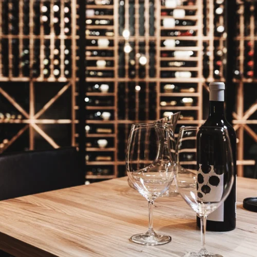 Slik Sikrer du Riktig Temperatur og Lysforhold i Vinrommet Ditt